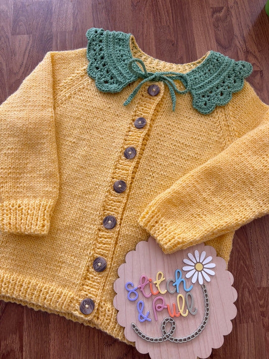 Personalisable knits - Sunny yellow Cardigan with green crochet collar - 4-5 years